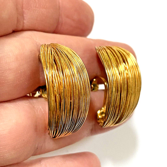 Vintage Les Bernard Clip On Earrings Gold Tone Faux Hoop Statement Chunky Runway - Picture 7 of 8